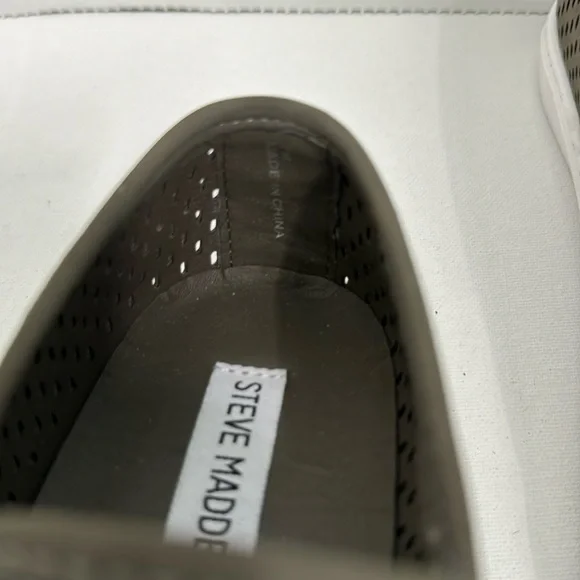 Steve Madden Women’s Wake slip on sneaker. Size 7M Olive Green color. - Picture 8 of 9